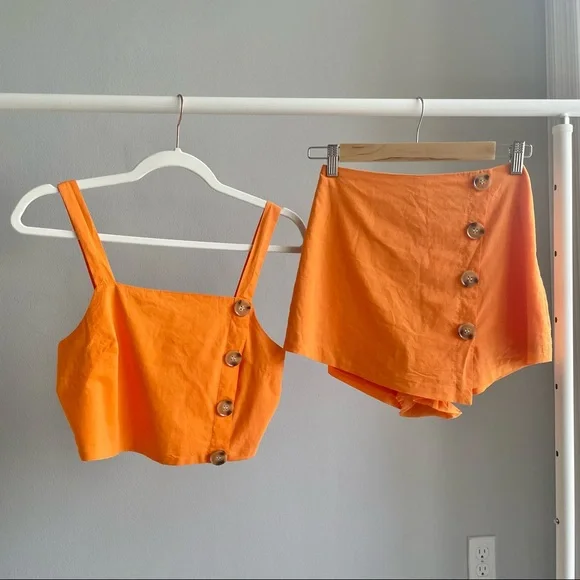 *SOLD*Princess Polly Buttons Front 2-piece Orange matching set Crop Top & Skorts - Picture 2 of 10